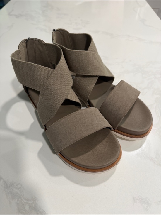 Mia Shoes Shoes - Mia Shoes Taupe Crisscross Strap Platform Sandals